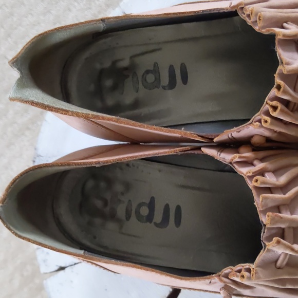 Fidji Woman's Leather Slip On Shoes, Tan, size 40, 1.5" heel, - Picture 6 of 8